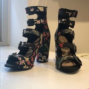 Topshop Floral Embroidered Booties SZ 37